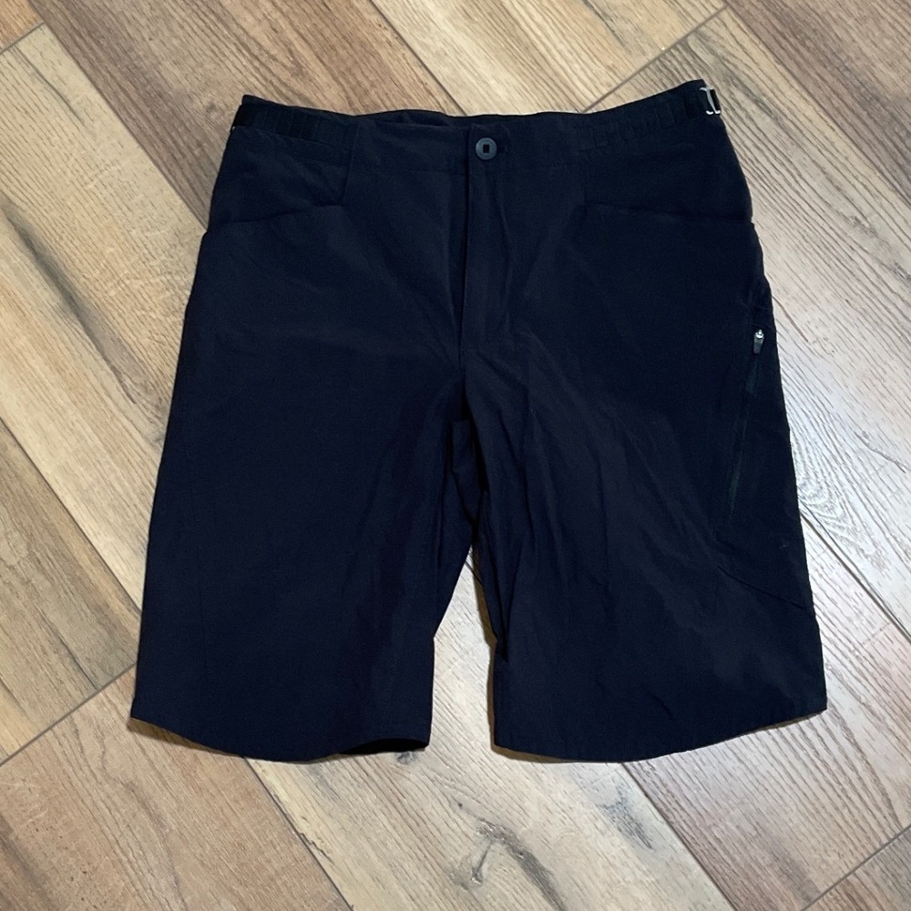 Patagonia Men Black Outdoor Hiking Cargo Shorts Size 32 Zip Pockets